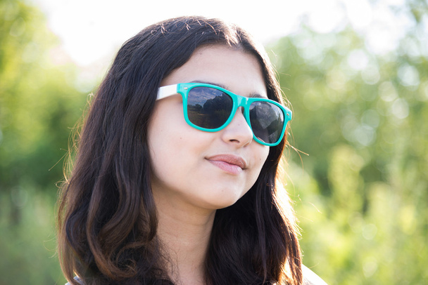 Portrait of beautiful teen girl in sunglasses - Φωτογραφία, εικόνα