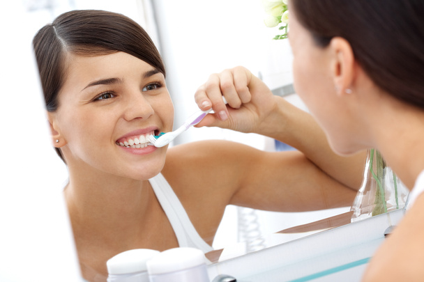 Cepillarse los dientes - Foto, Imagen