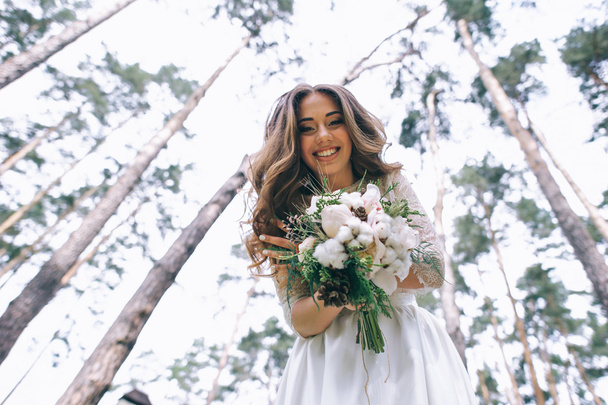 beautiful smiling bride - Zdjęcie, obraz