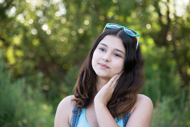 teen girl enjoying outdoor recreation - Foto, imagen
