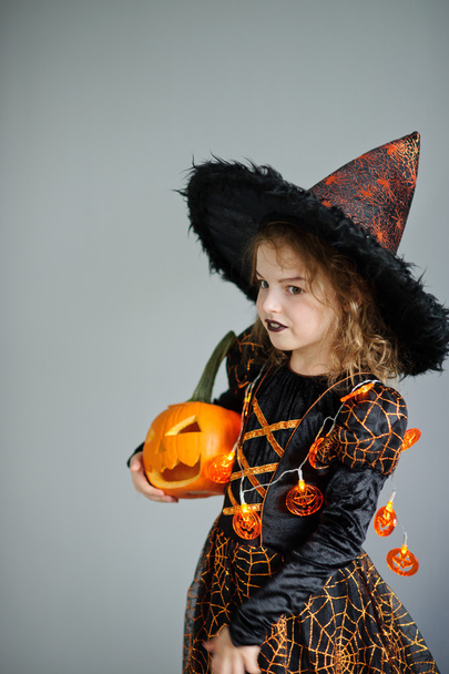 Halloween. Girl portray evil sorceress - Фото, изображение