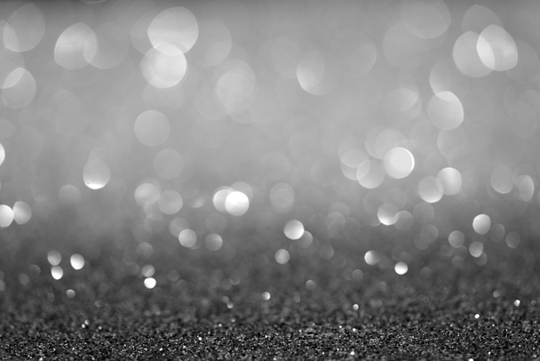 Silberglitzernde Weihnachtsbeleuchtung. verschwommener abstrakter Hintergrund - Foto, Bild