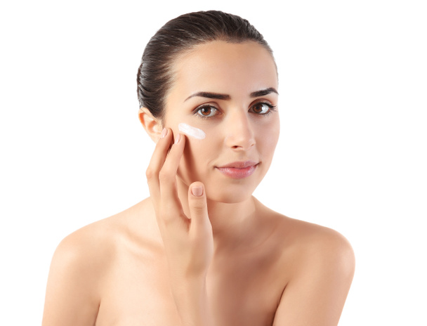 woman applying facial cream - Foto, imagen