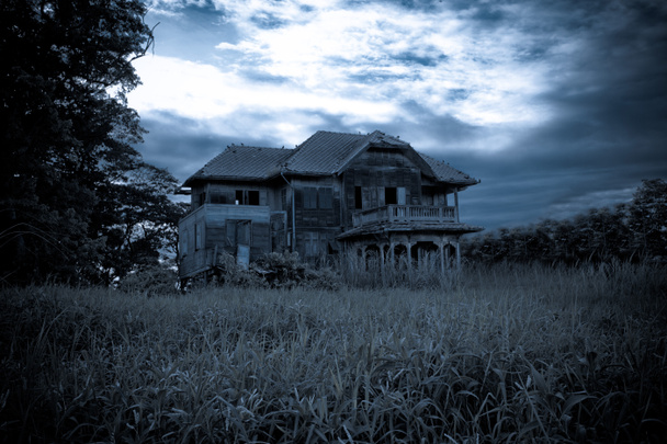 Casa vieja abandonada
 - Foto, Imagen