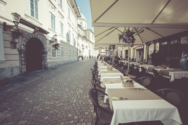 Ljubljana, Szlovénia - 2016. szeptember 24.: Szép utcában ol - Fotó, kép