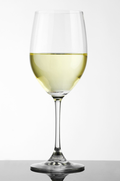 bottle with white wine and glass - Foto, Bild