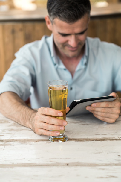 Man having a drink at the bar - Фото, зображення