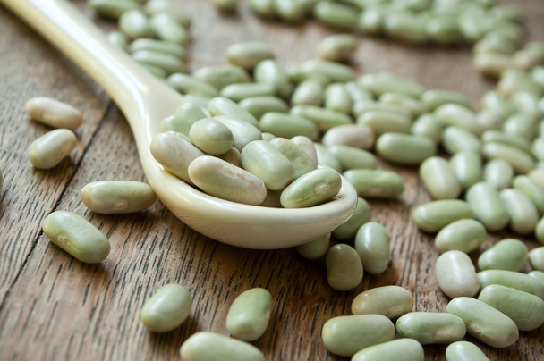 dried beans  in a spoon - Fotografie, Obrázek