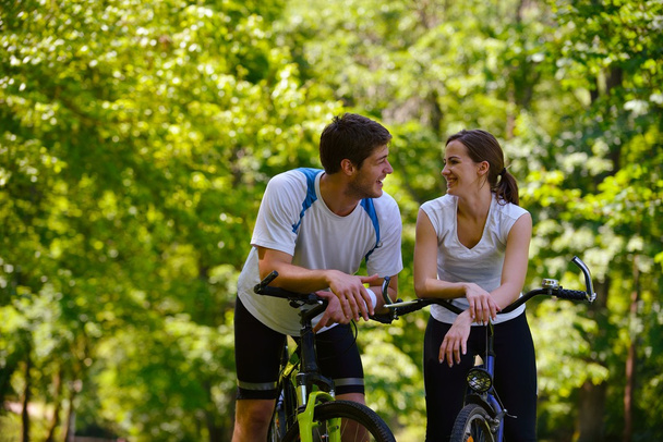 Happy couple ridine bicycle outdoors - Foto, Bild