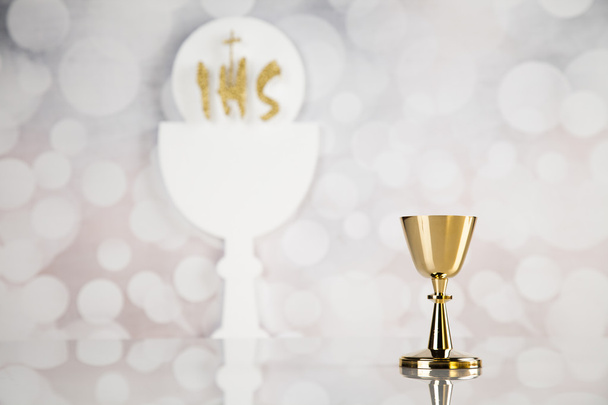 聖体拝領黄金聖餐杯 - 写真・画像