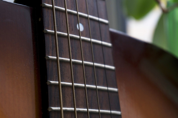 Гитарная струна, доска для пальцев
 - Фото, изображение