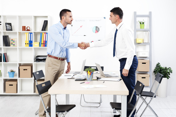 Business handshake agreement - Foto, afbeelding