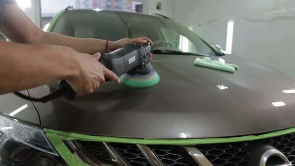 Worker polishing a car. - Footage, Video