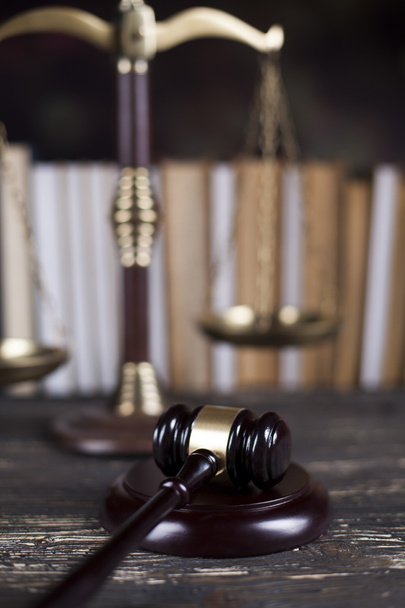 Concepto de ley y justicia con mazo de madera
 - Foto, Imagen