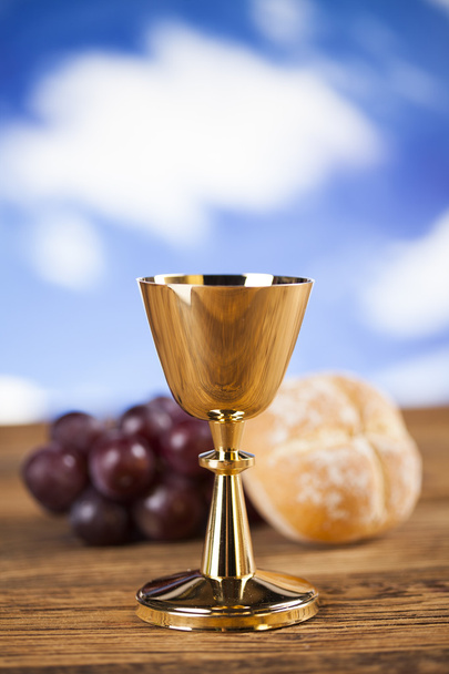 Symbol eucharistii chleba a vína, kalich a hostitele - Fotografie, Obrázek