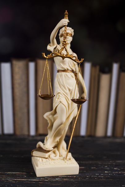 Standbeeld van Vrouwe Justitia en wet concept  - Foto, afbeelding