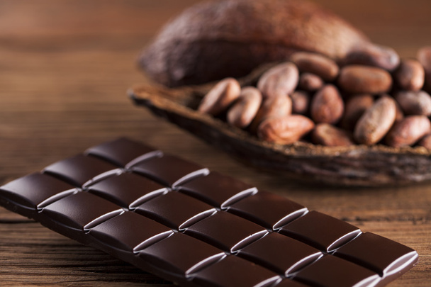Шоколадные батончики с бобами какао и порошком
 - Фото, изображение