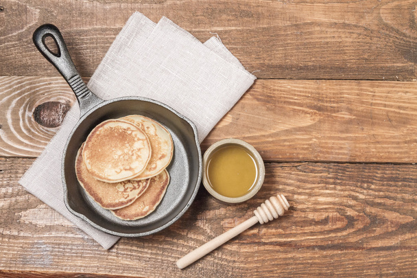 Pancakes and honey - Valokuva, kuva