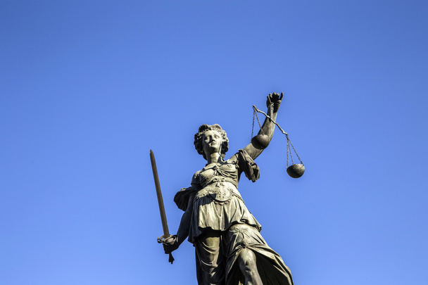 Justitia - igazságügyi Lady szobor, a Roemerbergben téren - Fotó, kép