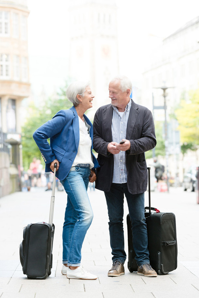 Senior couple with suitcases - Foto, Imagem