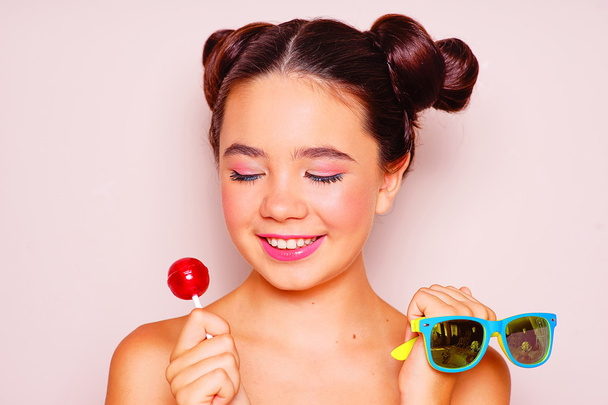 Young girl with sunglasses and lollipop - Foto, Imagen