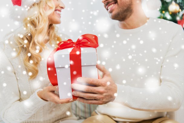 close up of couple with christmas gift at home - Fotografie, Obrázek