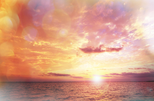 zachód słońca z pięknym widokiem na morze - Zdjęcie, obraz