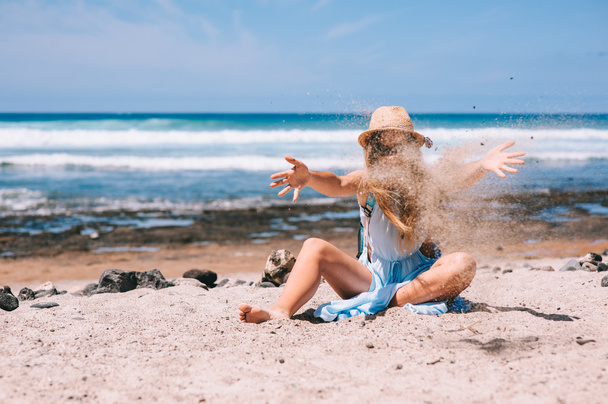 young woman on beach - Fotografie, Obrázek