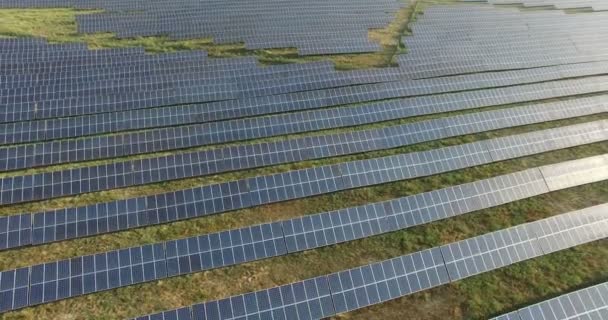 Aerial View. Flying over the solar power plant with sun. Solar panels and sun. Aerial drone shot. 4K 30fps - Footage, Video
