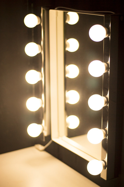 Estudio mesa de maquillaje espejo luces
 - Foto, Imagen