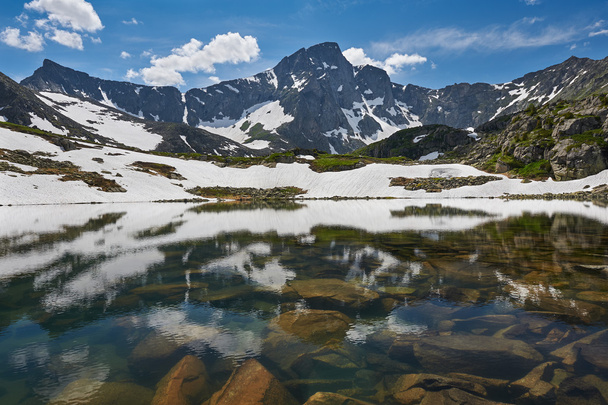 Hermoso paisaje de verano, montañas de Altai Rusia
. - Foto, Imagen