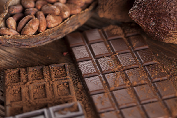 Шоколадные батончики с бобами какао и порошком
 - Фото, изображение