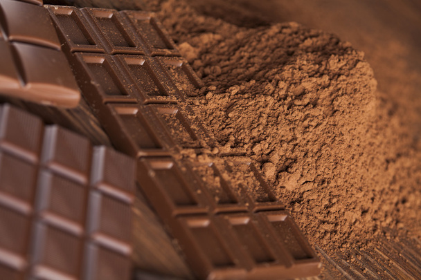 Barras de chocolate com cápsula de cacau
 - Foto, Imagem