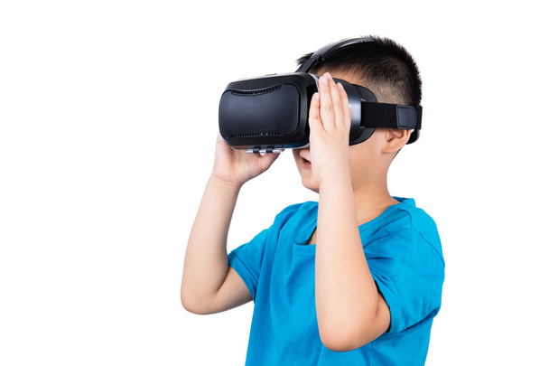 Asian Chinese Little Boy Wearing Virtual Reality Glasses - 写真・画像