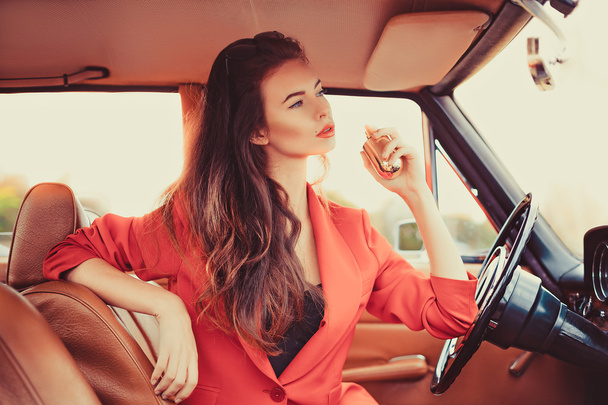 Beautiful young woman sitting in car - Фото, изображение