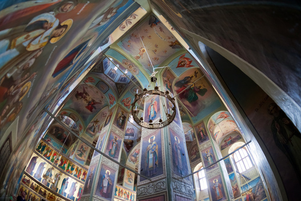 Intérieur de la cathédrale de l'Assomption au monastère de Valday, Russie
 - Photo, image