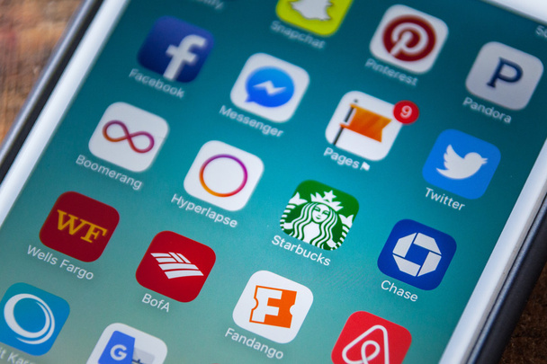 LAS VEGAS, NV - September 22. 2016 - Starbucks App Icon On Apple - Foto, Imagen