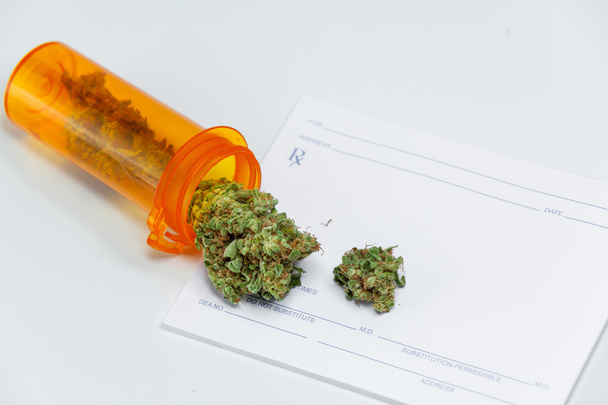 Doctors Prescription Bottle Of Medical Marijuana Weed Cannabis - 写真・画像