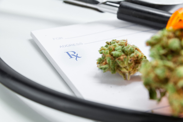 Medical Marijuana Close Up Cannabis Buds With Doctors Prescription - Foto, immagini