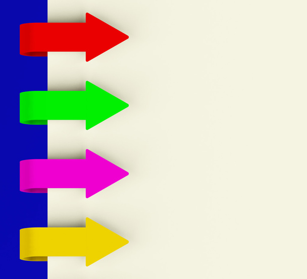 Cuatro pestañas de flecha multicolor sobre el papel para la lista de menús o notas
 - Foto, imagen