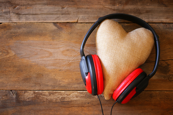  headphones with fabric heart  - Foto, imagen