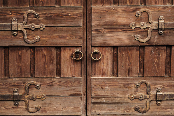 Puerta de madera vintage cerrada
 - Foto, imagen