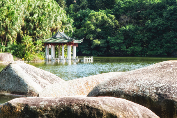 Kínai stílusú pavilon, tó - Fotó, kép