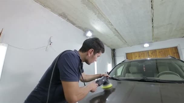 Men polishing bonnet of car - Footage, Video
