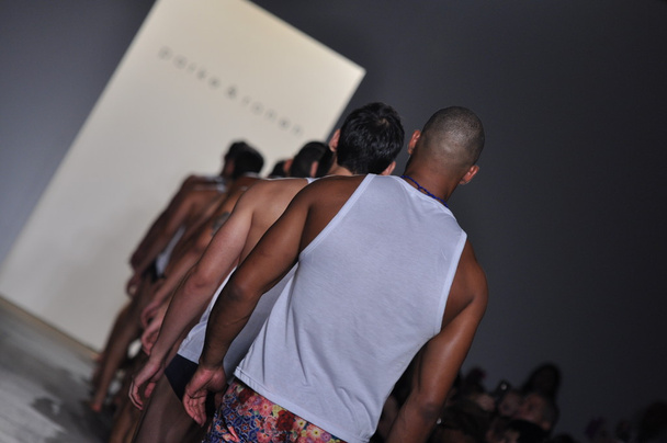 NEW YORK - SEPTEMBER 9: Models walk the runway at the Parke & Ronen Spring Summer 2012 collection presentation during Mercedes-Benz Fashion Week on September 9, 2012 - Fotoğraf, Görsel