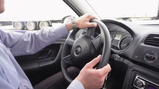 Business mans hands driving a modern car - Footage, Video