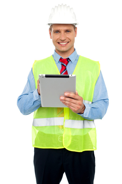 Male construction engineer using tablet pc - Foto, Imagen