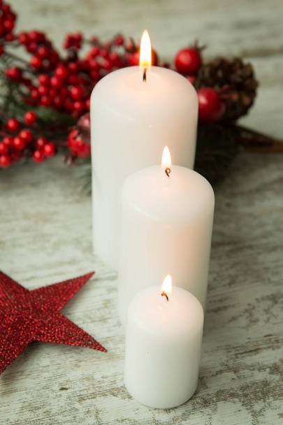 κάψιμο των κεριών σε ένα περιβάλλον Χριστούγεννα - Φωτογραφία, εικόνα