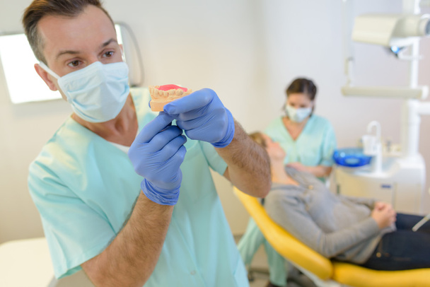 Dentist preparing prosthetics for patient - Zdjęcie, obraz