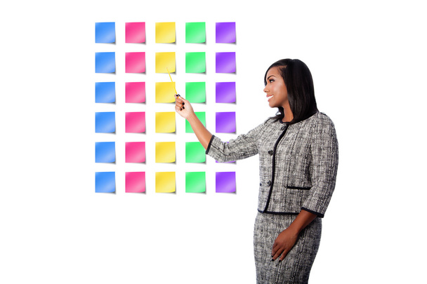 Happy business woman presenting sticky notes - Foto, Imagem